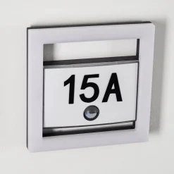 Numero D'Adresse Eclaire Louisville Led Gris, 1 Lumiere, Detecteur De Mouvement